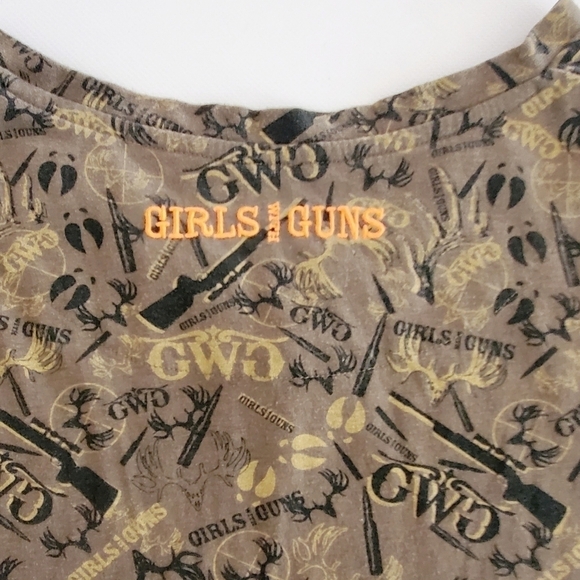 1015 * Girls with Guns Camo V Neck Tee Tan/Green Size Unknown - Picture 4 of 8